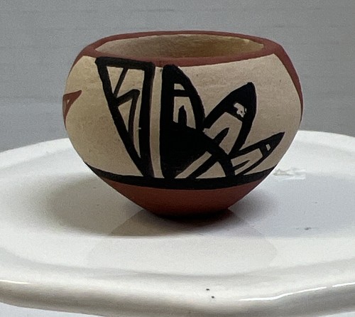 Pueblo miniature pottery - miniature,